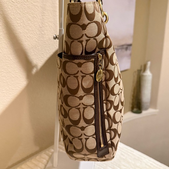 Coach Gallery signature Khaki Tote. F19388 - Picture 9 of 16